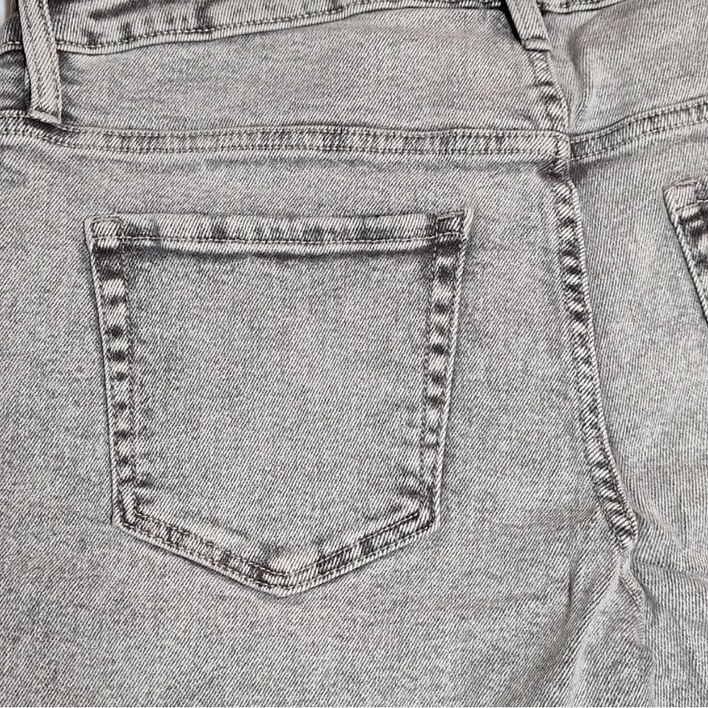 Ava & Viv Plus Size High-Rise Stretch Denim Jean Shorts Gray Acid Wash New! - Picture 6 of 9